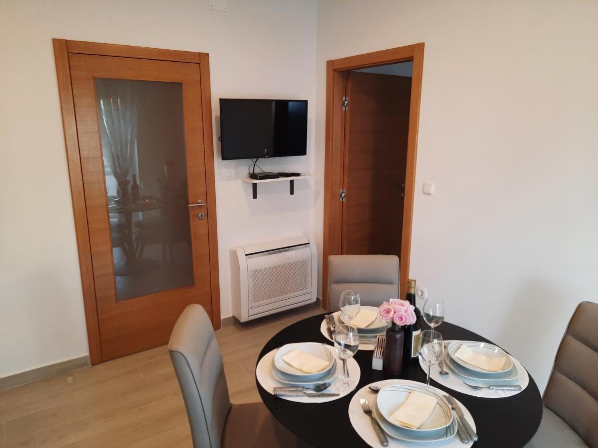 Apartman Laura M Vodice Exterior photo