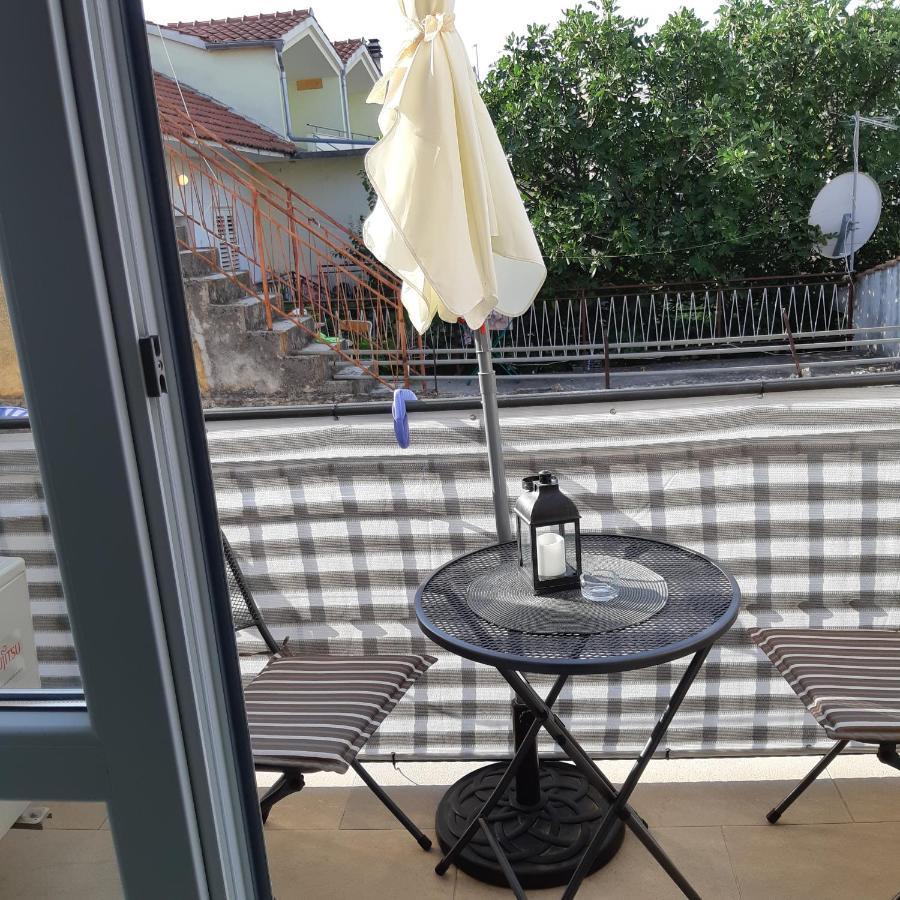Apartman Laura M Vodice Exterior photo
